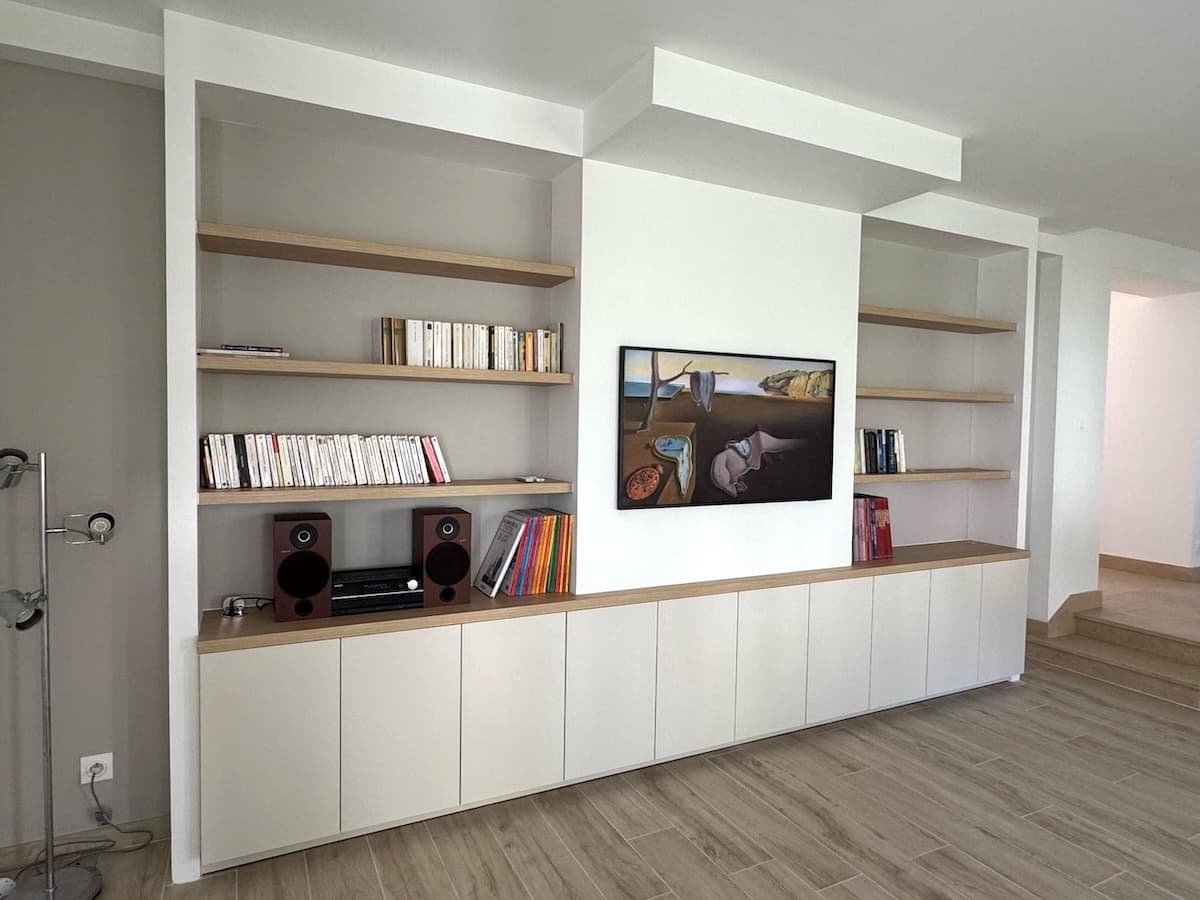 bibliothèque étagère élégante dans un salon